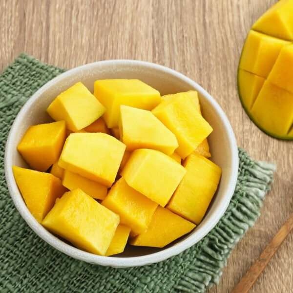 A bowl of sliced ​​fresh mango cubes